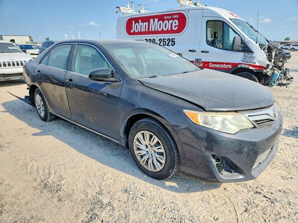 2014 TOYOTA CAMRY