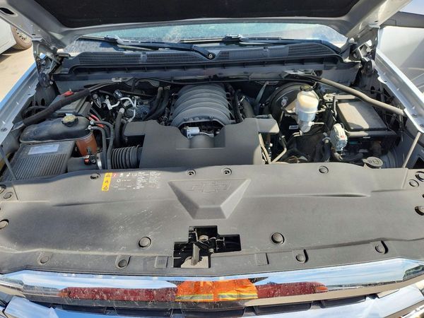 2018 CHEVROLET SILVERADO LT — Engine bay