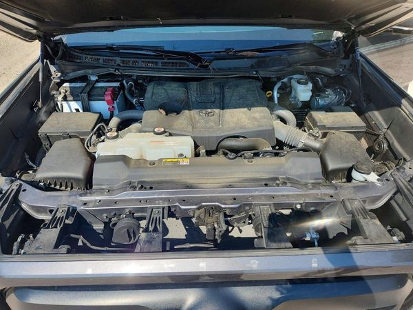 2022 TOYOTA TUNDRA SR5 — Engine bay