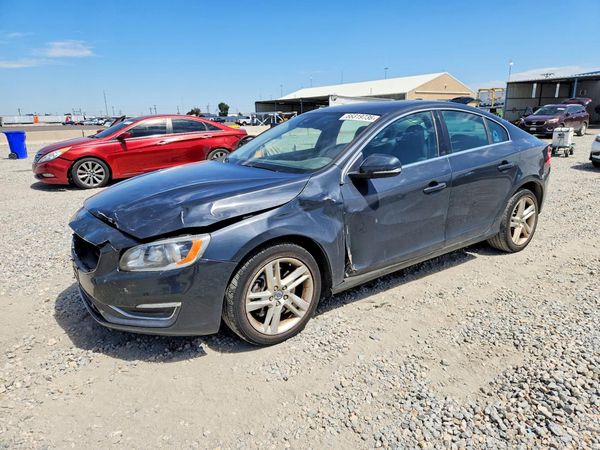 2015 VOLVO S60 Premier (non R design) — Front 3/4