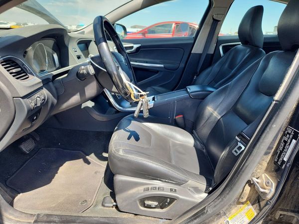 2015 VOLVO S60 Premier (non R design) — DENT