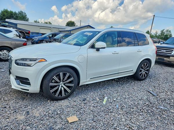 2022 VOLVO XC90