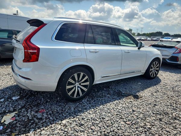 2022 VOLVO XC90