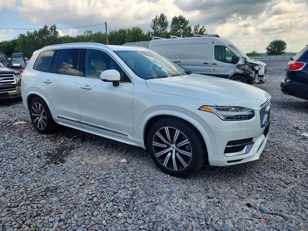 2022 VOLVO XC90