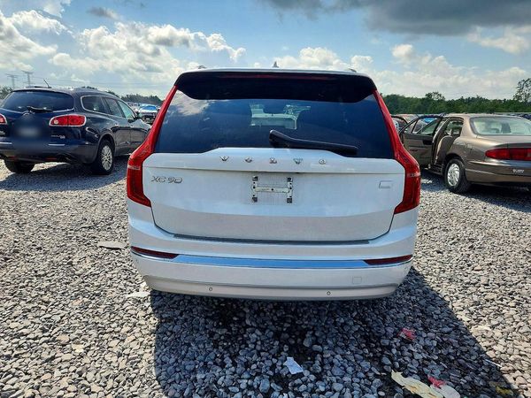 2022 VOLVO XC90