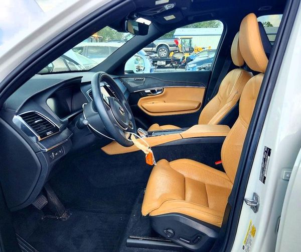 2022 VOLVO XC90