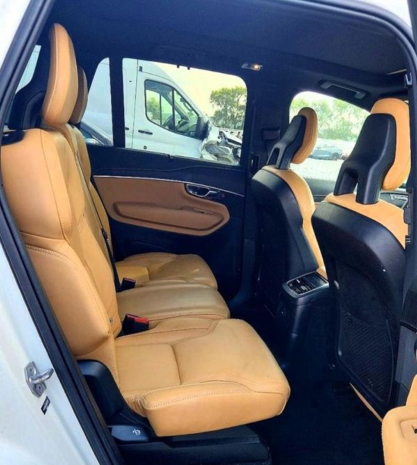 2022 VOLVO XC90
