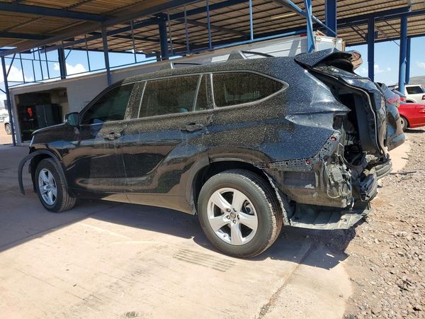 2022 TOYOTA HIGHLANDER LE