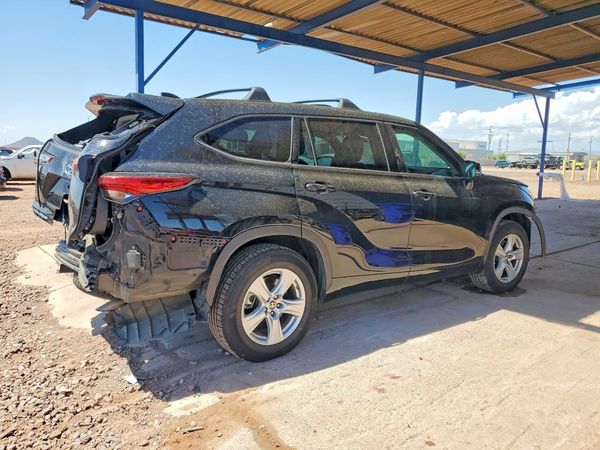 2022 TOYOTA HIGHLANDER LE