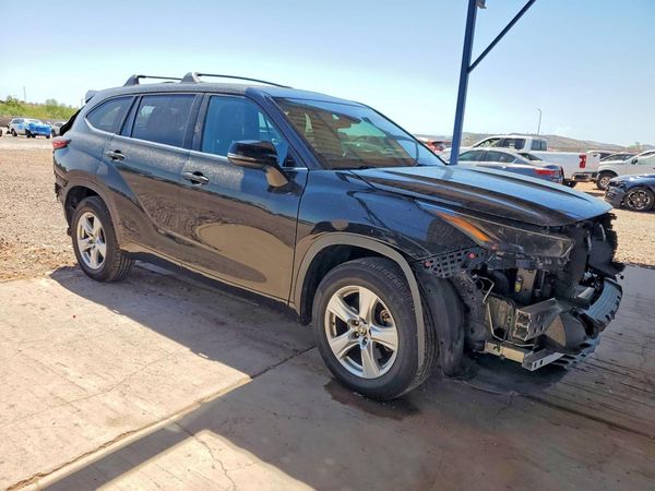 2022 TOYOTA HIGHLANDER LE