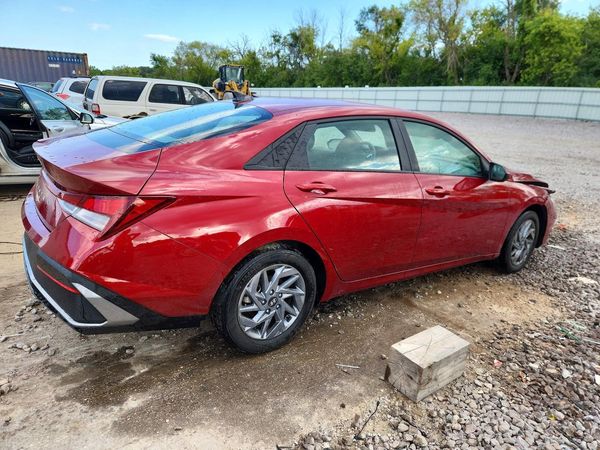 2024 HYUNDAI ELANTRA