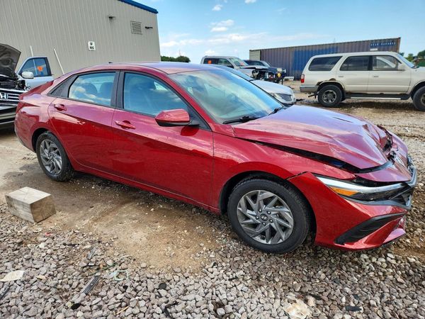 2024 HYUNDAI ELANTRA