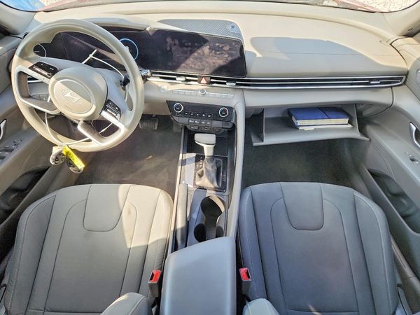 2024 HYUNDAI ELANTRA