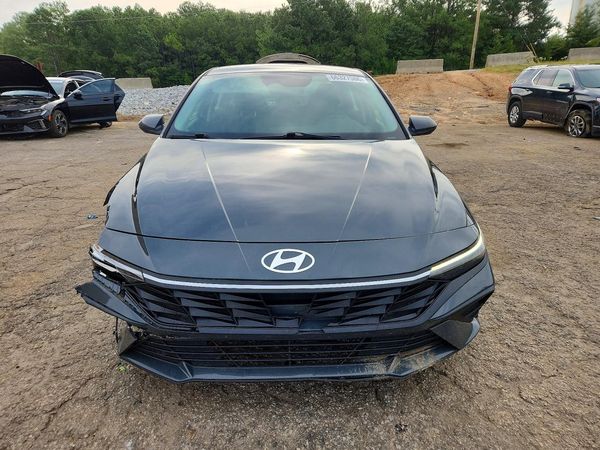 2024 HYUNDAI ELANTRA