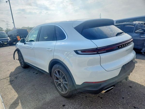 2024 PORSCHE CAYENNE