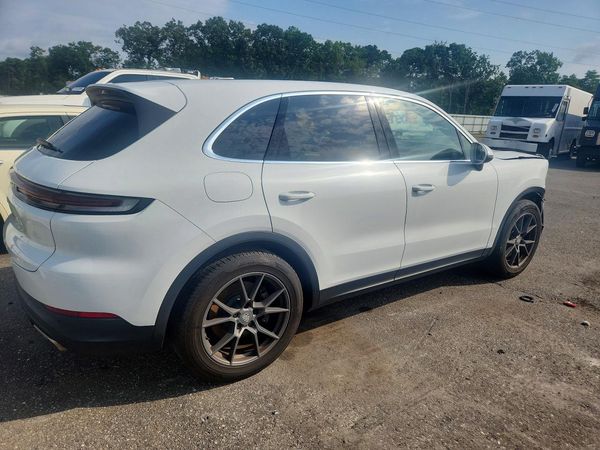 2024 PORSCHE CAYENNE