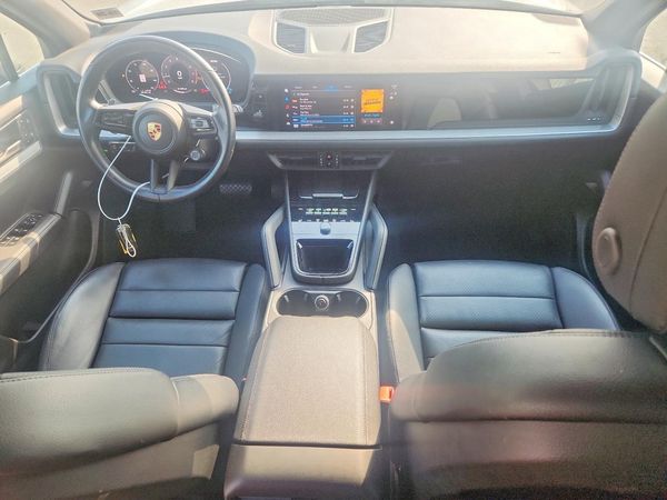 2024 PORSCHE CAYENNE