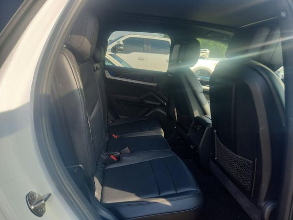 2024 PORSCHE CAYENNE
