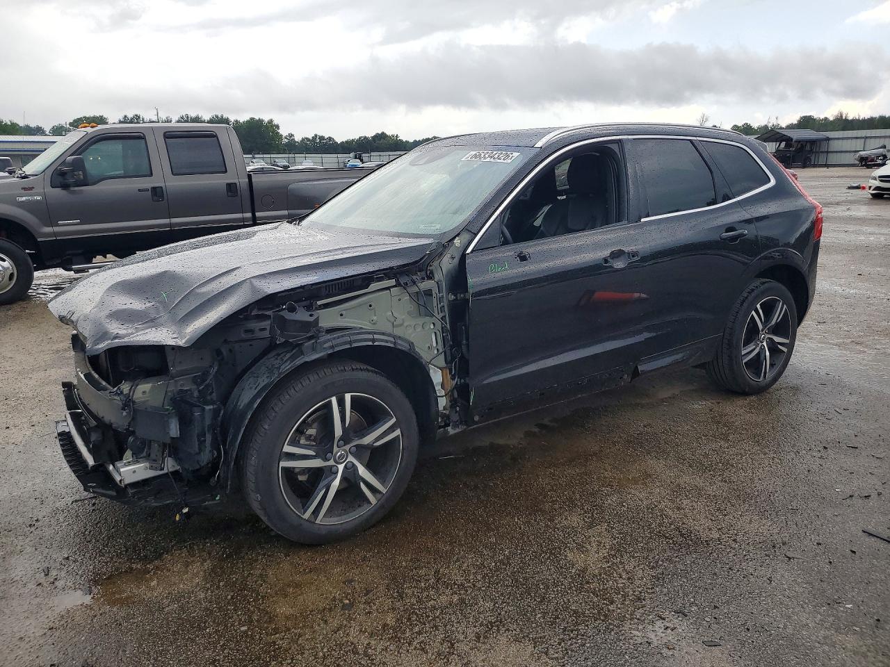 2021 VOLVO XC60 Momentum