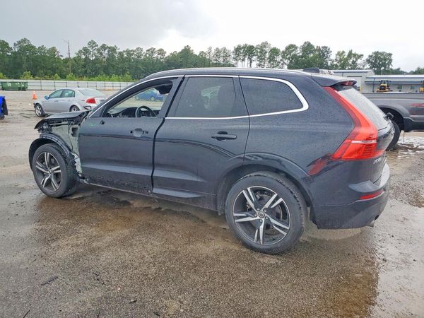 2021 VOLVO XC60 Momentum