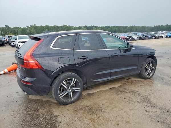 2021 VOLVO XC60 Momentum