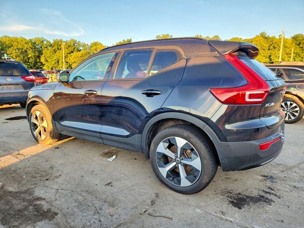 2025 VOLVO XC40
