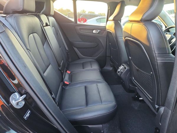 2025 VOLVO XC40