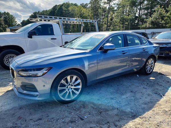 2017 VOLVO S90 Momentum