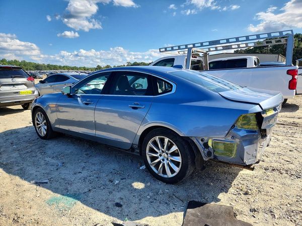 2017 VOLVO S90 Momentum