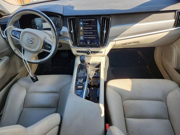2017 VOLVO S90 Momentum