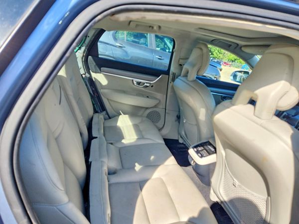 2017 VOLVO S90 Momentum