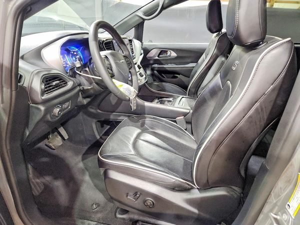 2025 CHRYSLER PACIFICA Limited