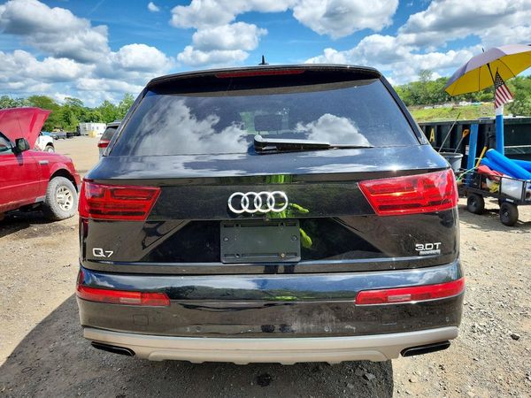 2017 AUDI Q7 quattro Premium Plus
