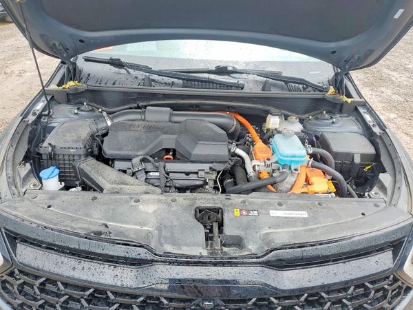 2025 KIA SPORTAGE X-Line Prestige — Engine bay