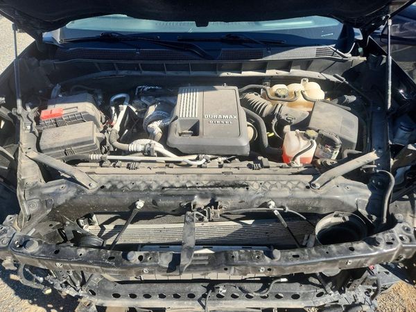 2022 CHEVROLET SILVERADO RST — Engine bay