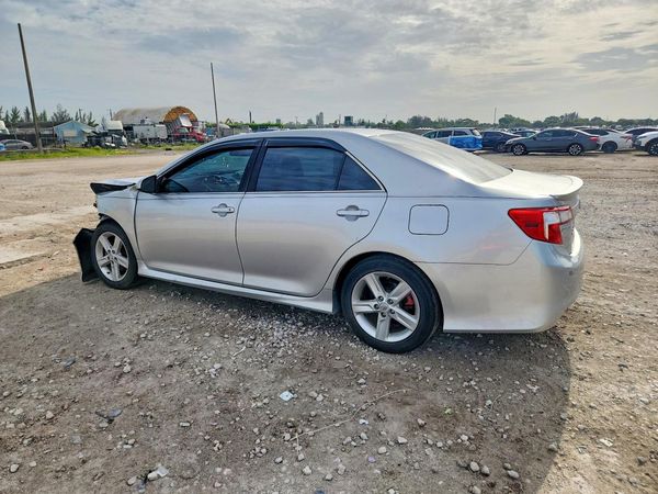 2014 TOYOTA CAMRY
