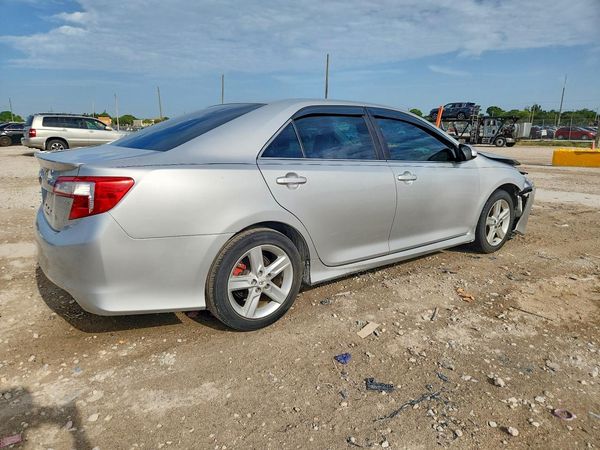 2014 TOYOTA CAMRY