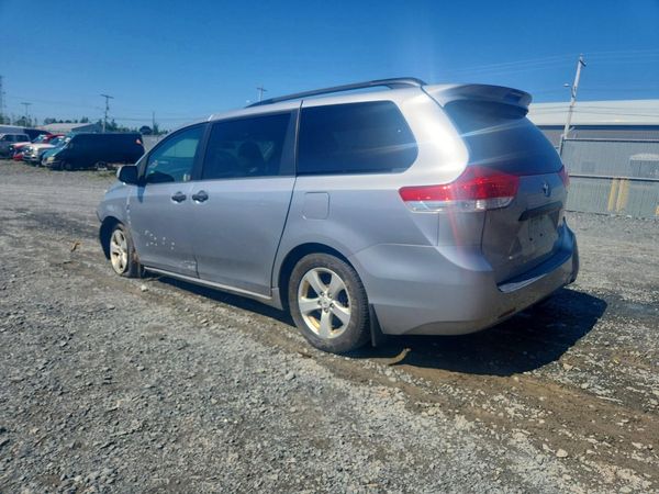 2012 TOYOTA SIENNA