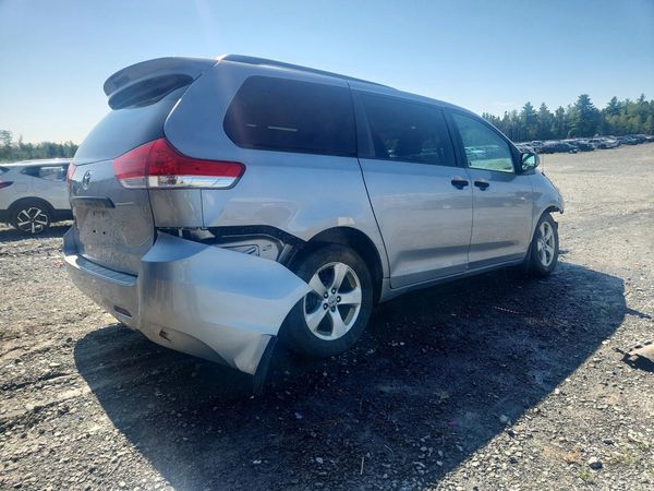 2012 TOYOTA SIENNA