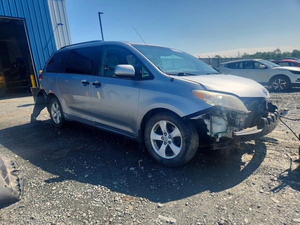 2012 TOYOTA SIENNA