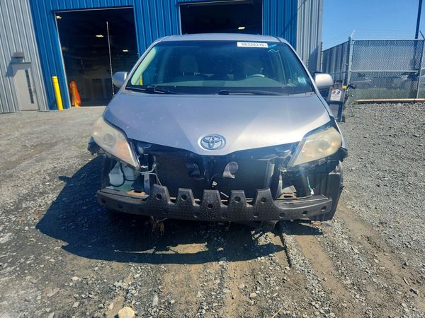 2012 TOYOTA SIENNA