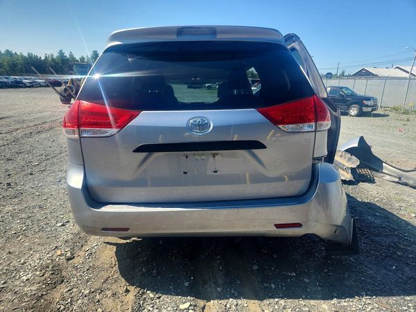 2012 TOYOTA SIENNA