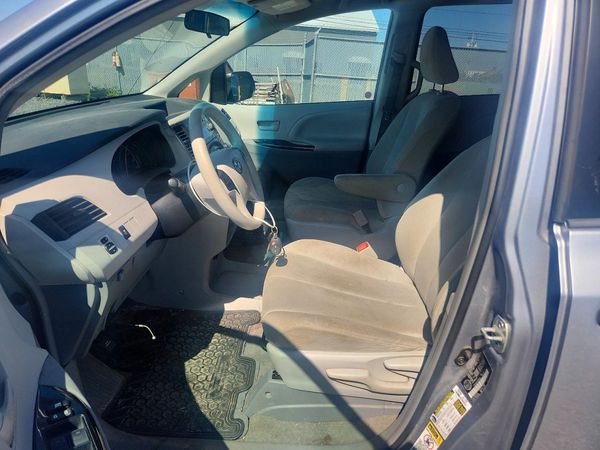 2012 TOYOTA SIENNA