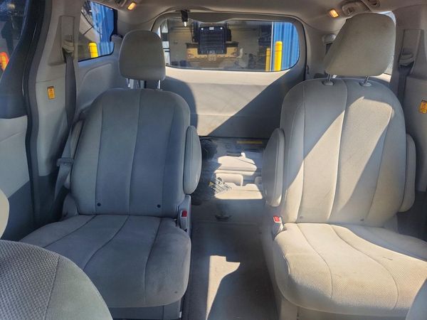 2012 TOYOTA SIENNA