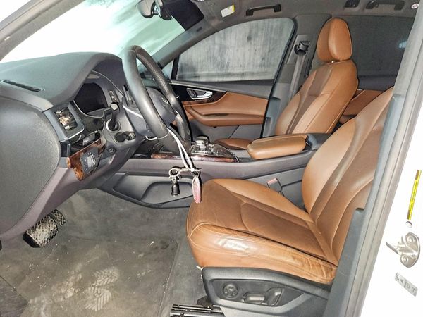 2017 AUDI Q7 quattro Premium Plus