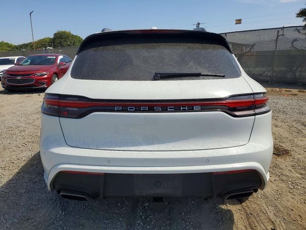 2022 PORSCHE MACAN