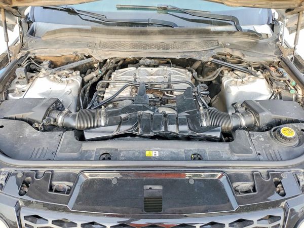 2014 LAND ROVER RANGEROVER HSE — Engine bay