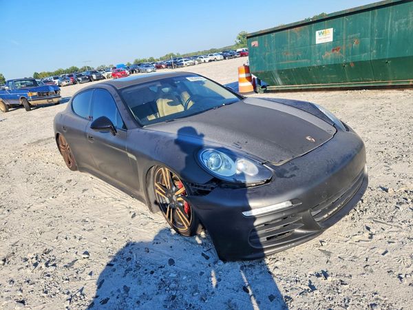 2015 PORSCHE PANAMERA S (2WD), 4S (4WD)