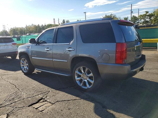 2012 CADILLAC ESCALADE Luxury