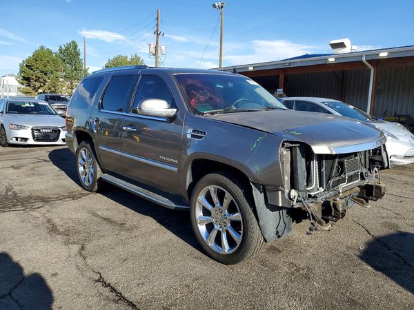 2012 CADILLAC ESCALADE Luxury